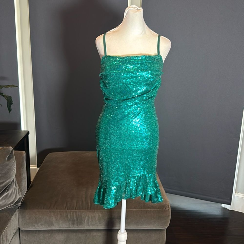 Women’s Green Fully Sequined Short Party Dress Ruffle Hem Corset Back Size 8 NEW